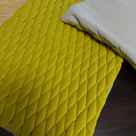 Green accent pillow cases - Picture 2 of 3